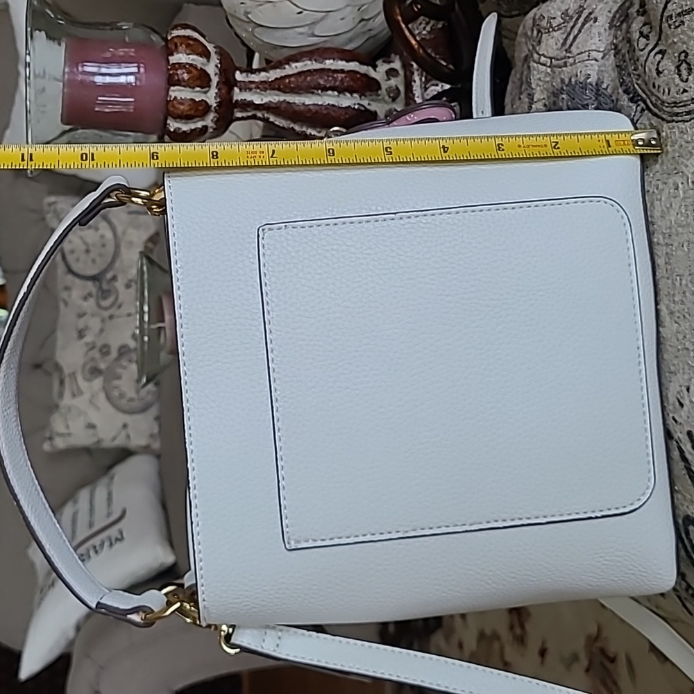NWT Nanette Lepore White Loraine Bucket Bag with keyring mirror - Picture 4 of 8